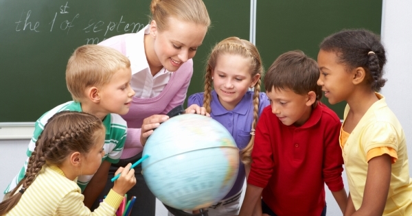 Bài tập trắc nghiệm Tiếng Anh lớp 7 Unit 4: At School