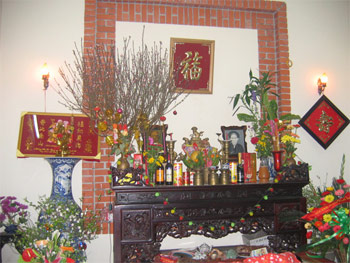 bài trí bàn thờ ngày tết