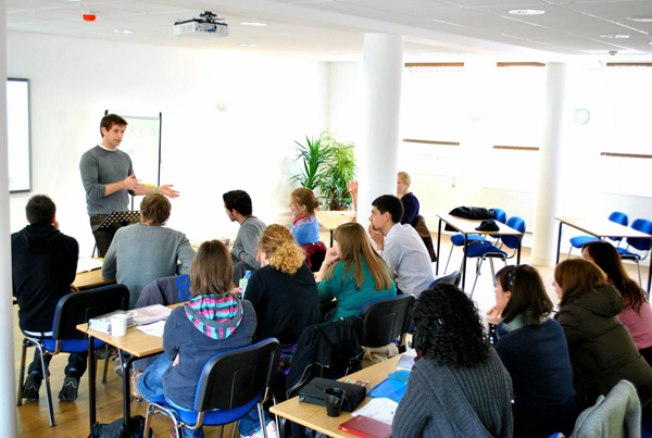 Cách học tiếng Anh cho người bận rộn Lựa chọn khóa học phù hợp với thời gian biểu