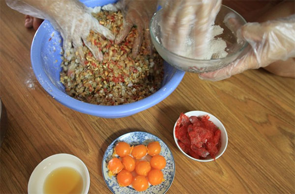 Mối nguy hại mang tên bánh Trung thu tự làm