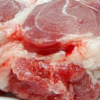 Mách bạn mẹo phân biệt thịt lợn sạch và thịt lợn bẩn