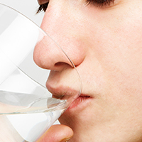 Uống nước đun sôi để nguội lâu ngày có tốt cho sức khỏe?