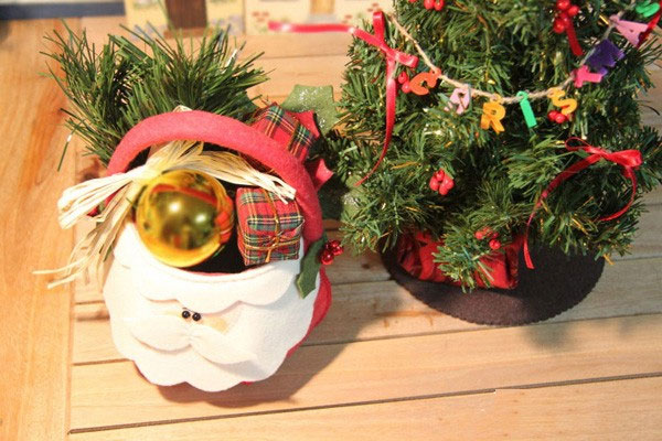 Cách làm giỏ đựng quà Noel đẹp lung linh
