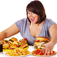 Những sai lầm khi ăn tối có thể làm bạn tăng cân