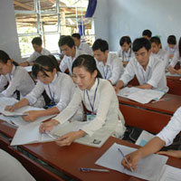 Đề thi học kì 2 môn Lịch sử lớp 10 trường THPT Chuyên Lê Quý Đôn, Bình Định năm học 2014 - 2015