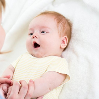 Cách rơ lưỡi cho trẻ sơ sinh "chuẩn" khoa học