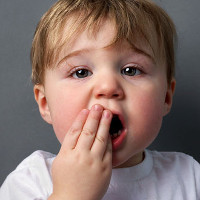 Cách chữa nhiệt miệng hiệu quả tại nhà cho trẻ