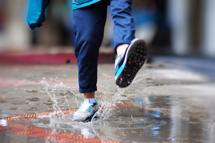 Nhấn vào ảnh để phóng to Cách chăm sóc trẻ vào mùa mưa