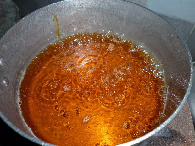 Cách nấu nước đường làm bánh Trung thu 