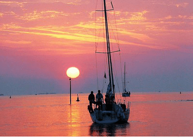 Cảm nhận về bài thơ Đoàn thuyền đánh cá của Huy Cận