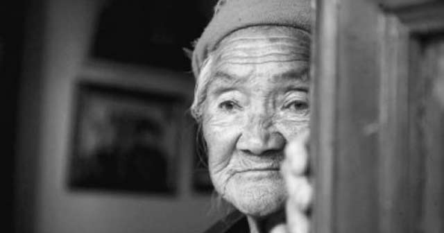 Viết đoạn văn ngắn tả cụ già