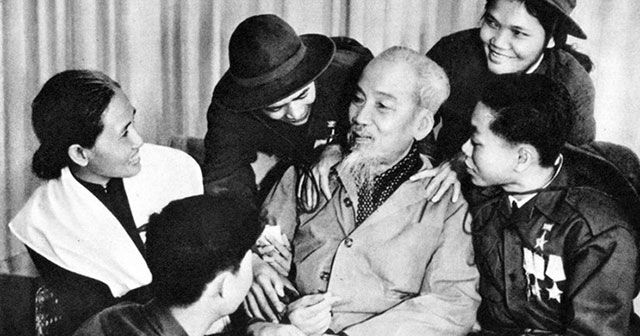 Đức tính giản dị của Bác Hồ