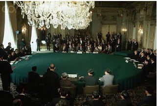 Lý thuyết Lịch sử 12 bài 22: Nhân dân hai miền chiến đấu chống đế quốc Mĩ, nhân dân miền Bắc vừa chiến đấu vừa sản xuất (1965-1973)