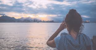 "Sống không phải là chờ cho giông bão qua đi mà là học cách khiêu vũ trong mưa gió"