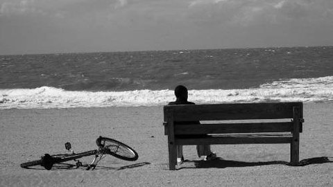 ''Im lặng trước cái đẹp là gián tiếp phủ nhận nó, im lặng trước cái xấu là ngấm ngầm cho phép nó lộng hành"