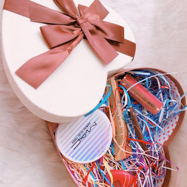 Câu chuyện phấn son