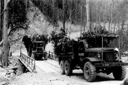 Phân tích hình tượng những chiếc xe không kính trong "Bài thơ về tiểu đội xe không kính" của Phạm Tiến Duật