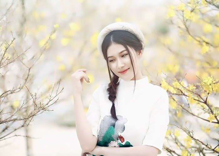  Em hãy trình bày thời trang và vẻ đẹp duyên dáng của người phụ nữ