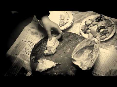 Nét độc đáo trong nghệ thuật viết phóng sự hiện đại của Ngô Tất Tố thể hiện qua "Nghệ thuật băm thịt gà"