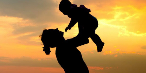 Phân tích nhân vật bé Hồng trong đoạn trích Trong lòng mẹ