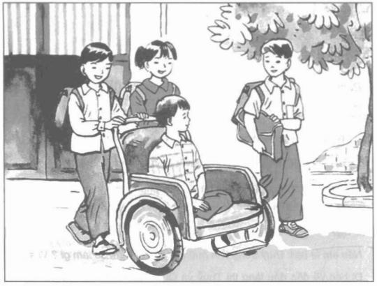 Giải vở bài tập Đạo đức 2 bài 13: Giúp đỡ người khuyết tật