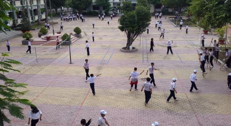 Tả cảnh sân trường em trong giờ ra chơi