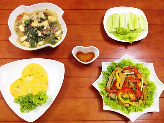 Văn miêu tả lớp 3: Tả bữa cơm ngày thường của gia đình