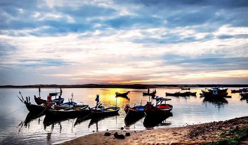 Viết một đoạn văn tả cảnh quê hương trong buổi chiều hè lớp 6