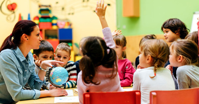 Tả cô giáo lớp 5 ngắn gọn