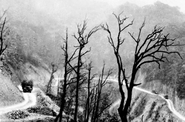 Cảm nhận về bài thơ Tiểu đội xe không kính