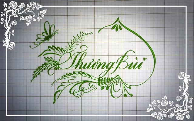 Tên riêng viết với chữ hoa sáng tạo.