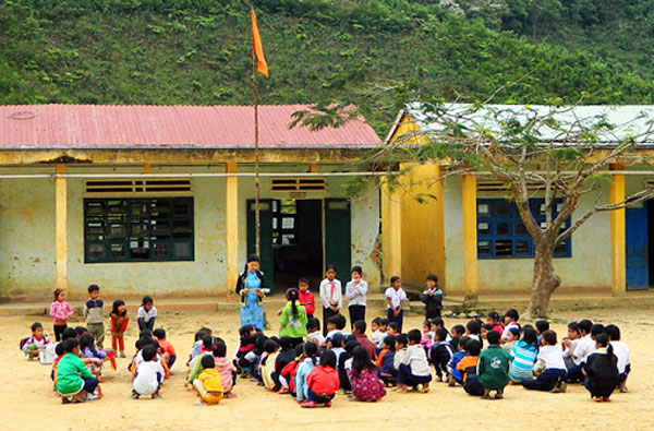 Bài viết số 3 lớp 6 đề 4: Kể về một cuộc gặp gỡ (đi thăm các chú bộ đội, gặp các thiếu niên vượt khó…)