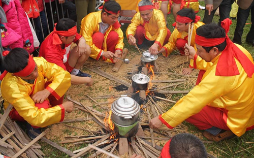 Hãy giới thiệu 1 trò chơi hoặc 1 lễ hội ở quê em