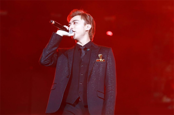 Tả ca sĩ Soobin Hoàng Sơn