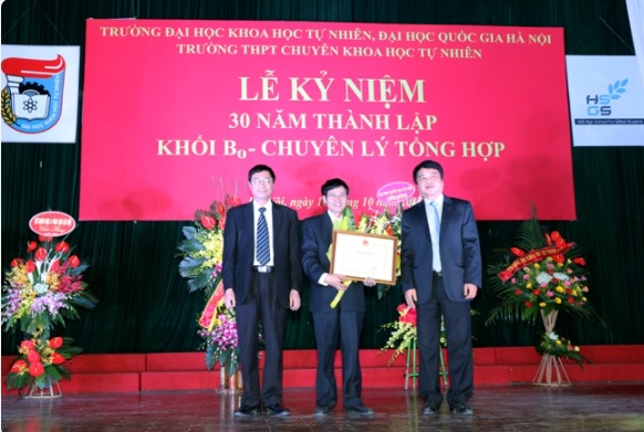 Chuyên Lý ĐH QG Hà Nội