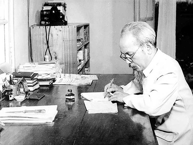 Lối sống giản dị của Bác Hồ