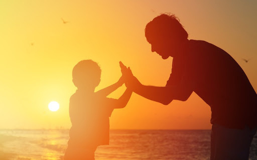 Lập dàn ý Tả người thân yêu và gần gũi nhất với mình (ông, bà, cha, mẹ, anh, chị,…)