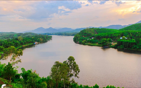 Tả dòng sông quê em lớp 6 - Mẫu