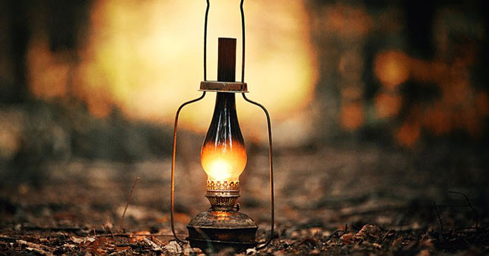 Gần mực thì đen gần đèn thì sáng