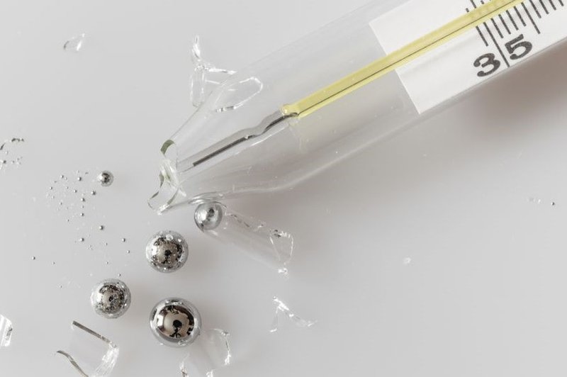 Xử lý nhiệt kế thủy ngân khi vỡ