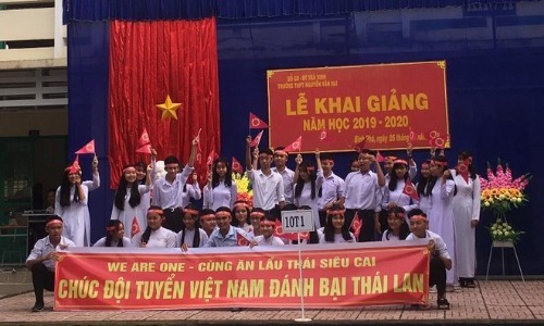 Băng rôn khai giảng ngày vui tới trường