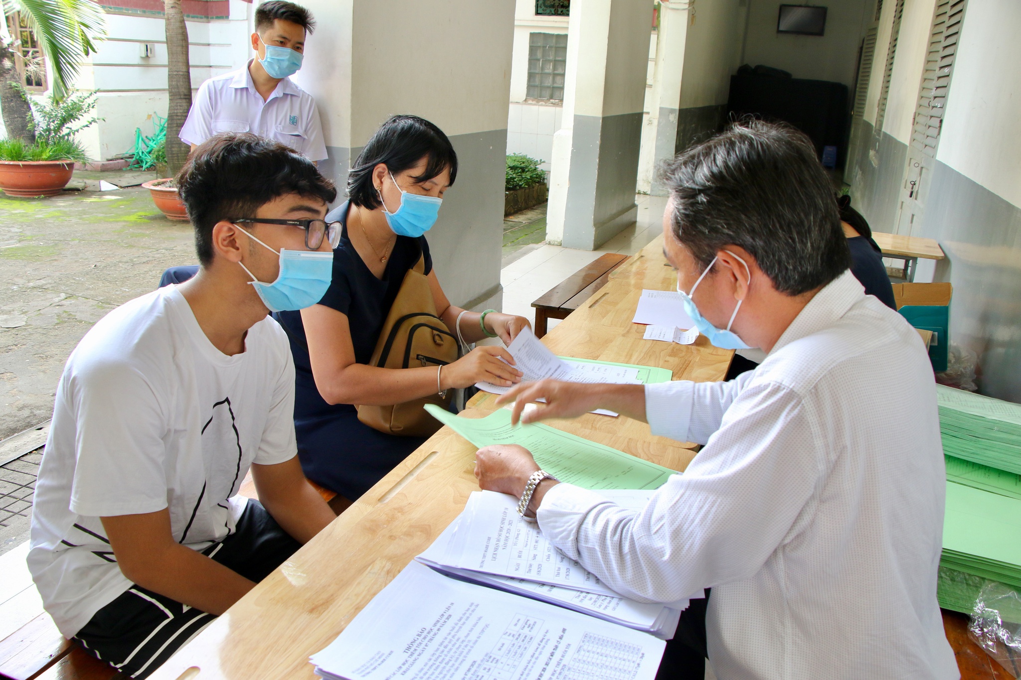 Học sinh trúng tuyển lớp 10 tại TP.HCM nộp hồ sơ ra sao?