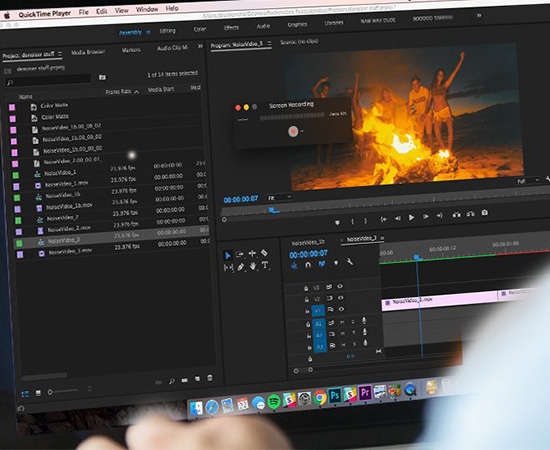 Bước 2: Nhấp vào nút màu đỏ vừa xuất hiện. Cách quay màn hình Macbook có tiếng đơn giản với phần mềm QuickTime