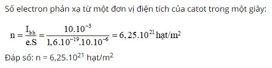Tính số êlectron phát xạ từ một đơn vị điện tích của catôt trong một giây?