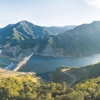 Đề 2: Cảm nhận vẻ đẹp của hình tượng Sông Đà trong đoạn trích" Thuyền tôi trôi trên sông... trên dòng trên"