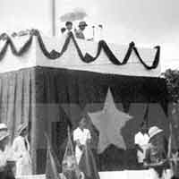 Đề 1: Phân tích nét đặc sắc của đoạn trích "Thế mà hơn 80 năm nay... vô cùng tàn nhẫn"