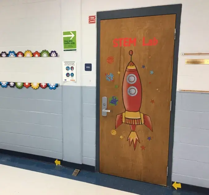 Mẫu trang trí lớp theo mô hình STEM