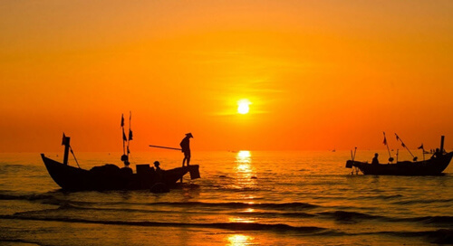 Đoạn văn Ý nghĩa hình ảnh so sánh mặt trời lúc bình minh như lòng đỏ quả trứng thiên nhiên đầy đặn