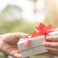 Giáo án Mĩ thuật 5 Bài 5: Quà tặng bạn